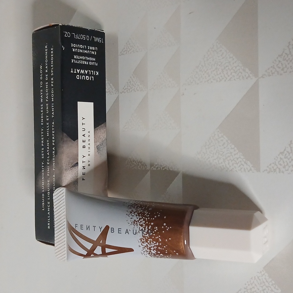 Fenty Beauty Liquid Megawatt Fluid Freestyle Highlighter - Butta Brownie